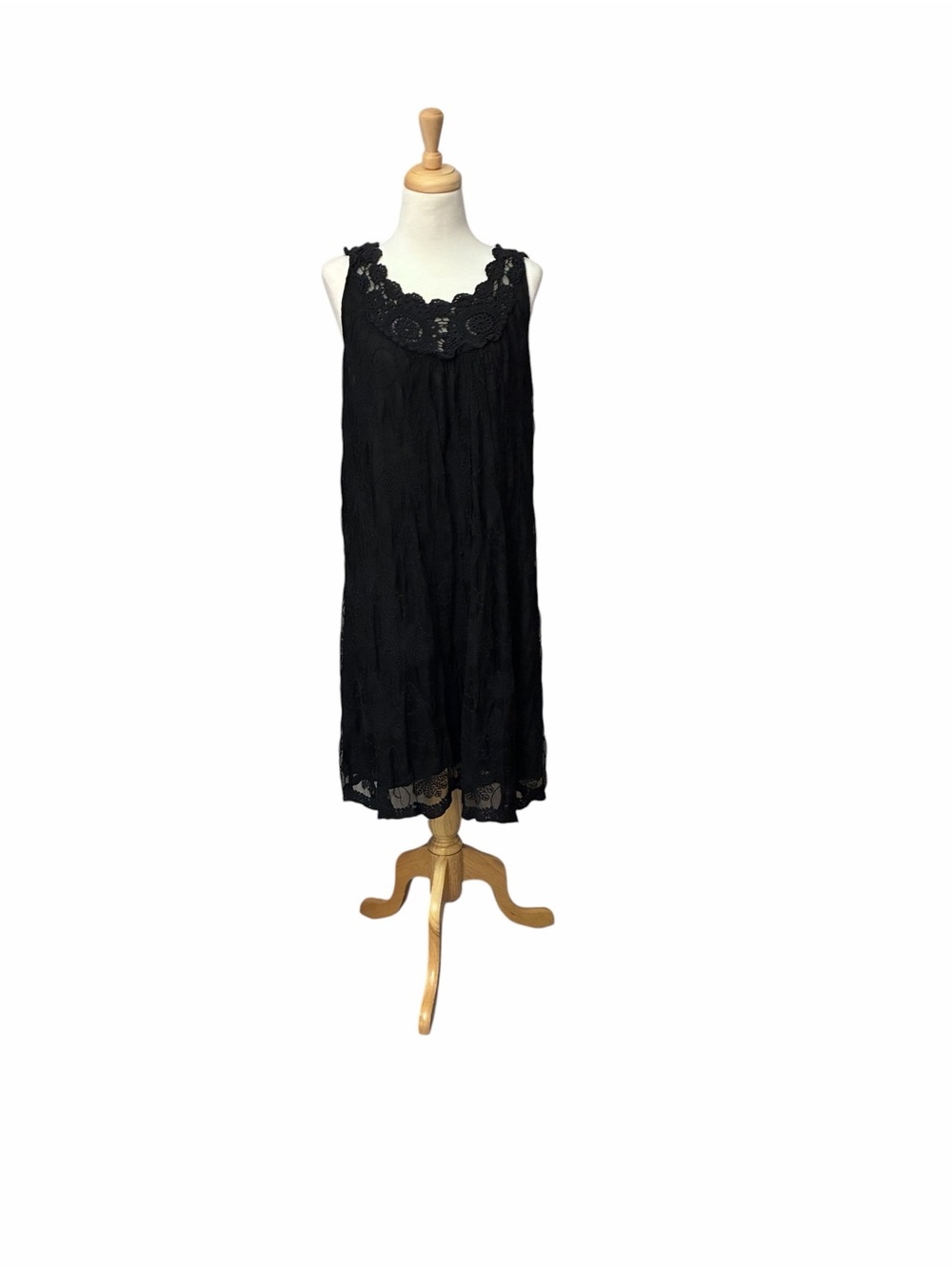Sleeveless Black Lace Dress